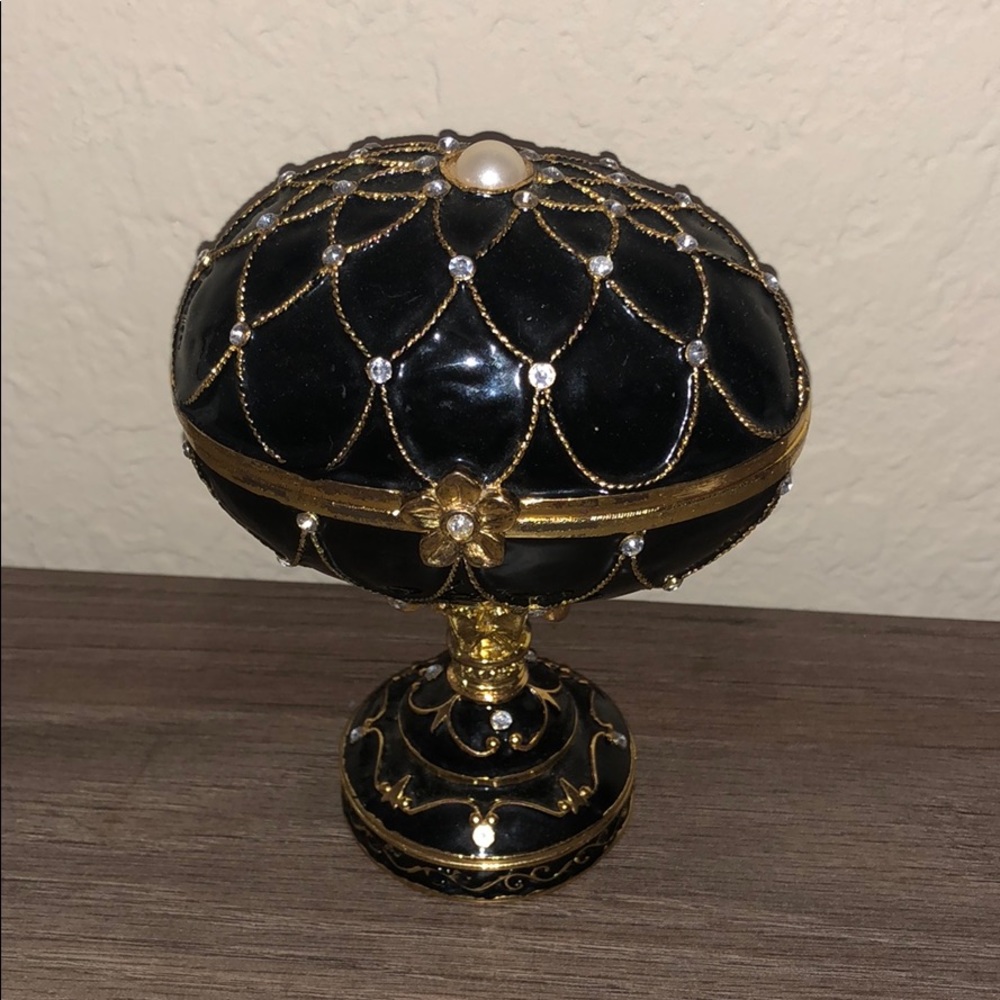 Vintage Egg Music Box 🎶